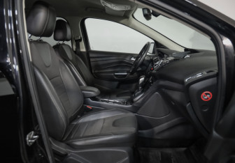 Подержанный автомобиль Ford Kuga 2016 года (19 фото)
