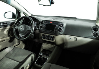 Подержанный автомобиль Volkswagen Golf Plus 2012 года (9 фото)