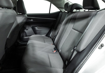 Подержанный автомобиль Toyota Corolla Sedan 2018 года (10 фото)