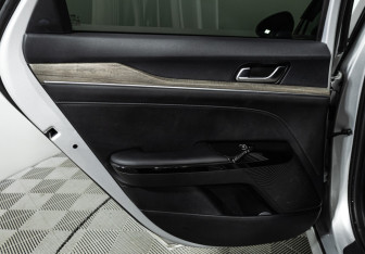 Подержанный автомобиль Kia K5 2021 года (28 фото)