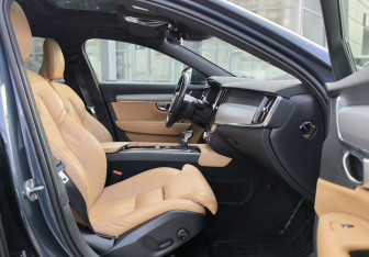 Подержанный автомобиль Volvo S90 2019 года (17 фото)