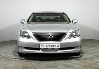 Подержанный автомобиль Lexus LS 2008 года (2 фото)