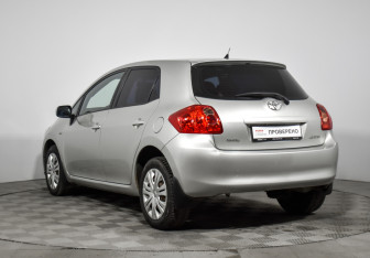 Подержанный автомобиль Toyota Auris Hatchback 2008 года (7 фото)