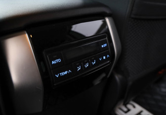 Подержанный автомобиль Toyota Land Cruiser Prado 2021 года (13 фото)