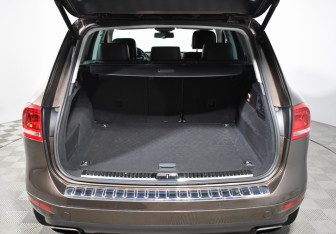 Подержанный автомобиль Volkswagen Touareg 2014 года (18 фото)