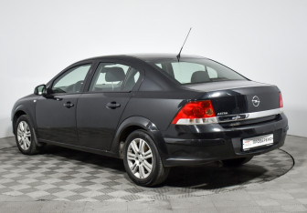 Подержанный автомобиль Opel Astra Sedan 2012 года (7 фото)