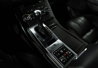 Подержанный автомобиль Land Rover Range Rover Sport 2012 года (19 фото)