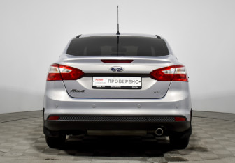 Подержанный автомобиль Ford Focus Sedan 2013 года (6 фото)