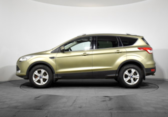Подержанный автомобиль Ford Kuga 2013 года (8 фото)