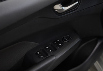 Подержанный автомобиль Hyundai Solaris Sedan 2017 года (18 фото)