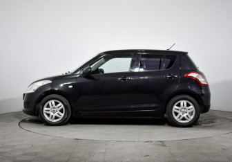 Подержанный автомобиль Suzuki Swift Hatchback 2011 года (8 фото)