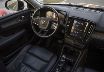 Подержанный автомобиль Volvo XC40 2019 года (11 фото)