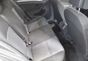 Подержанный автомобиль Volkswagen Golf Hatchback 2013 года (13 фото)