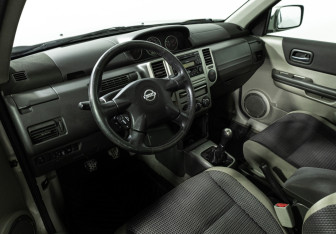 Подержанный автомобиль Nissan X-Trail 2006 года (11 фото)