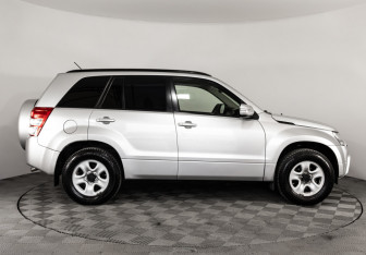 Подержанный автомобиль Suzuki Grand Vitara 2011 года (4 фото)