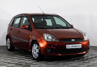 Подержанный автомобиль Ford Fiesta Hatchback 2007 года (3 фото)