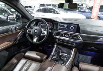 Подержанный автомобиль BMW X6 2020 года (15 фото)