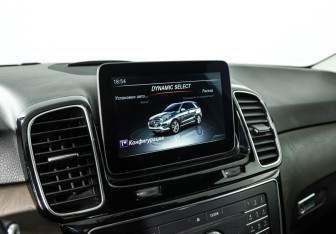 Подержанный автомобиль Mercedes-Benz GLE 2017 года (16 фото)