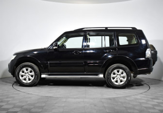 Подержанный автомобиль Mitsubishi Pajero 2013 года (7 фото)