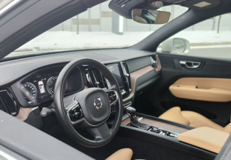 Подержанный автомобиль Volvo XC60 2020 года (13 фото)