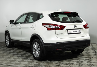 Подержанный автомобиль Nissan Qashqai 2018 года (7 фото)