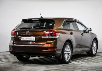 Подержанный автомобиль Toyota Venza 2014 года (5 фото)