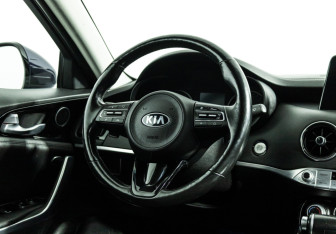 Подержанный автомобиль Kia Stinger 2019 года (22 фото)