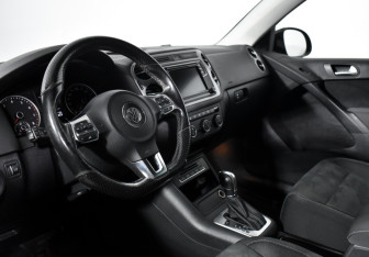 Подержанный автомобиль Volkswagen Tiguan 2016 года (9 фото)