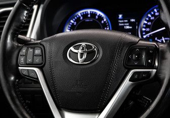 Подержанный автомобиль Toyota Highlander 2019 года (11 фото)