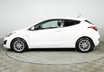 Подержанный автомобиль Hyundai i30 Hatchback 2013 года (8 фото)
