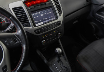 Подержанный автомобиль Kia Venga 2015 года (20 фото)