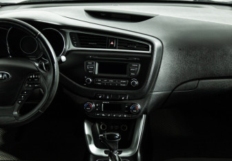Подержанный автомобиль Kia Ceed Wagon 2016 года (14 фото)