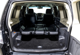 Подержанный автомобиль Mitsubishi Pajero 2015 года (27 фото)