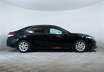 Подержанный автомобиль Toyota Camry Sedan 2019 года (4 фото)
