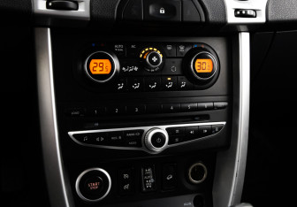Подержанный автомобиль Renault Koleos 2008 года (15 фото)
