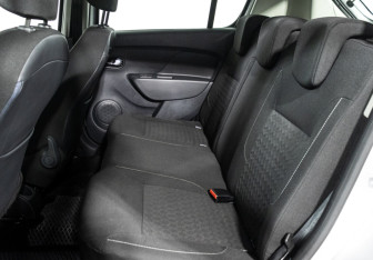 Подержанный автомобиль Renault Sandero 2016 года (10 фото)