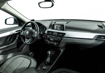 Подержанный автомобиль BMW X1 2017 года (9 фото)