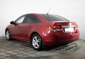 Подержанный автомобиль Chevrolet Cruze Sedan 2010 года (7 фото)