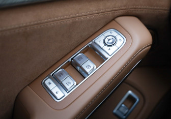 Подержанный автомобиль Hongqi H9 2024 года (18 фото)