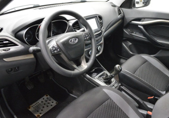 Подержанный автомобиль LADA (ВАЗ) Vesta Sedan 2015 года (10 фото)