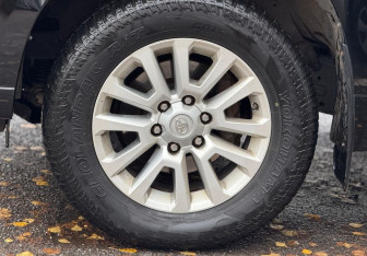 Подержанный автомобиль Toyota Land Cruiser Prado 2015 года (8 фото)