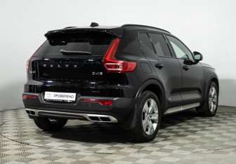 Подержанный автомобиль Volvo XC40 2018 года (5 фото)