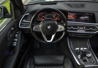 Подержанный автомобиль BMW X7 2019 года (12 фото)