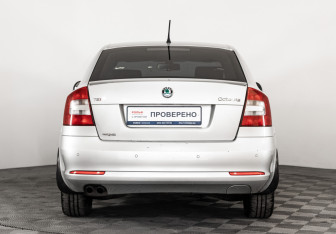Подержанный автомобиль Skoda Octavia Liftback 2012 года (7 фото)