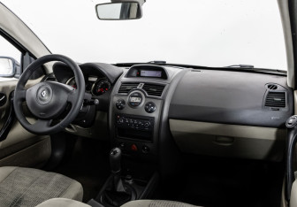 Подержанный автомобиль Renault Megane Sedan 2007 года (9 фото)