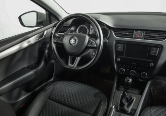 Подержанный автомобиль Skoda Octavia Liftback 2018 года (9 фото)
