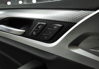 Подержанный автомобиль BMW X3 2021 года (19 фото)