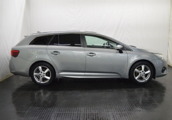 Подержанный автомобиль Toyota Avensis Wagon 2016 года (4 фото)