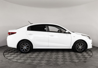 Подержанный автомобиль Kia Rio Sedan 2020 года (4 фото)