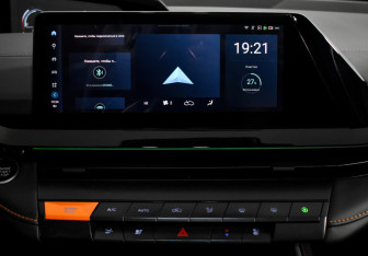 Подержанный автомобиль Changan UNI-V 2023 года (20 фото)